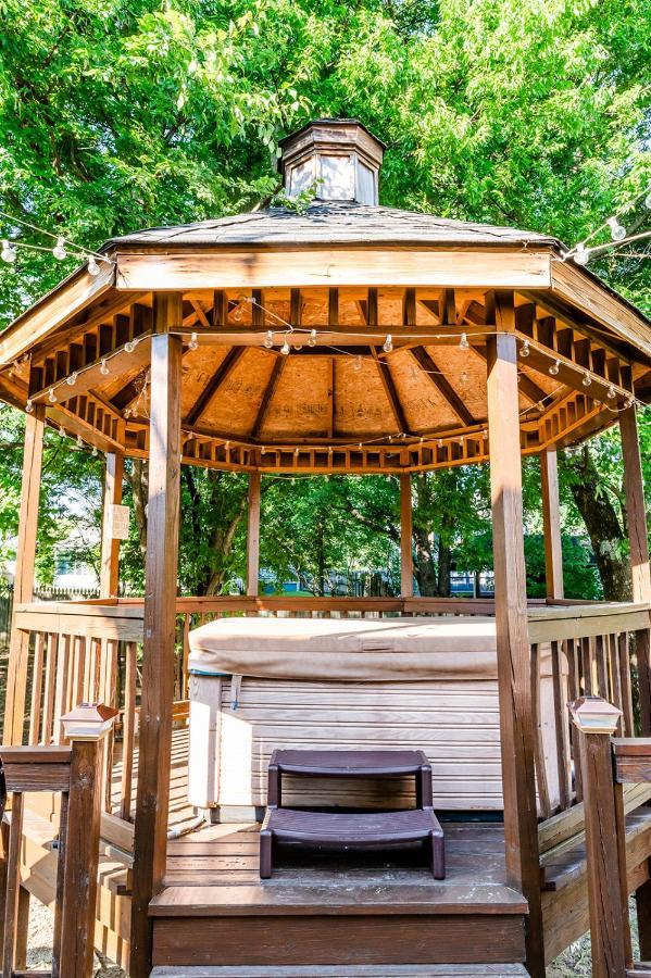 University Escape With Hot Tub And Fire Pit University Place ภายนอก รูปภาพ