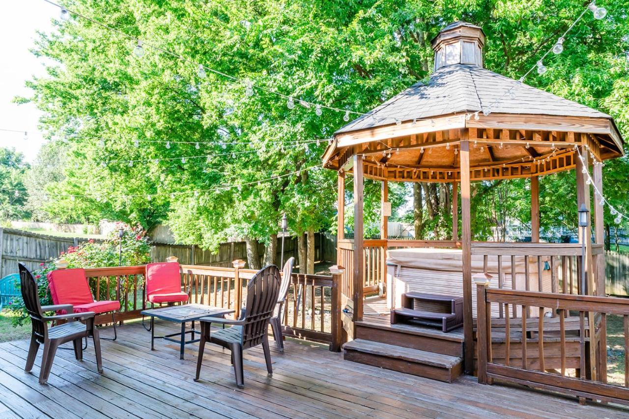 University Escape With Hot Tub And Fire Pit University Place ภายนอก รูปภาพ