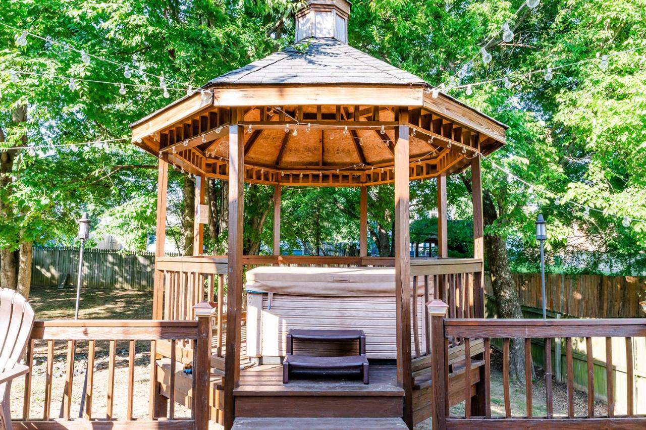 University Escape With Hot Tub And Fire Pit University Place ภายนอก รูปภาพ